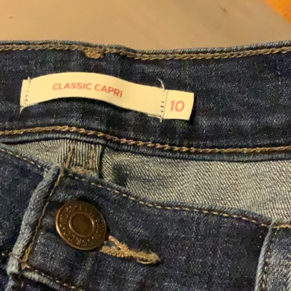 Levi Capri - Picture 2 of 2